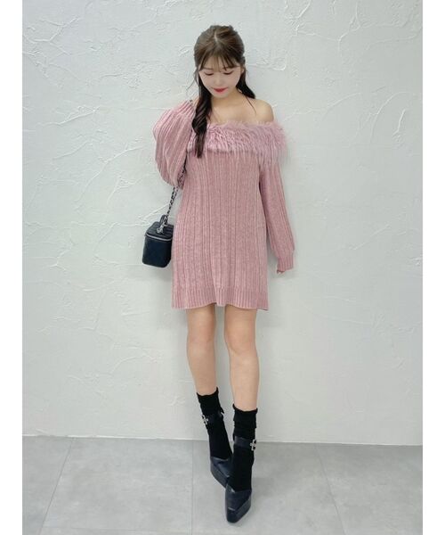 EATME（イートミー）の「フェイクファーオフショルダーニットワンピ（ワンピース・レディース・ブラック/オフホワイト/グレー/ピンク・FREE）」の17枚目の写真