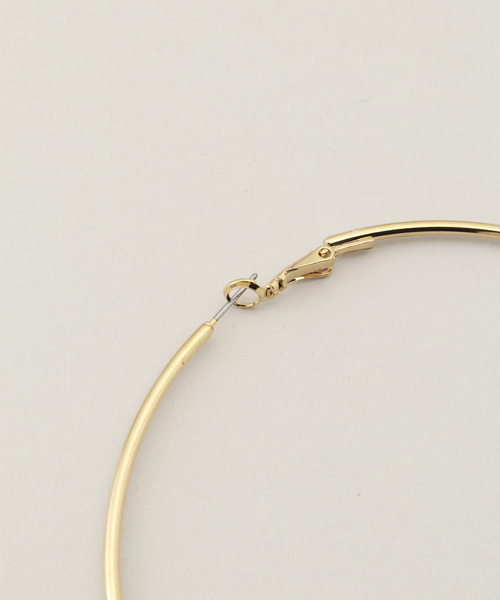 Kenneth Jay Lane(ネスジェイレーン)の「【Kenneth Jay Lane/ケネス ジェイ レーン】 hoop post ear:ピアス(ピアス(両耳用)・レディース・ゴールド・FREE)」の4枚目の写真