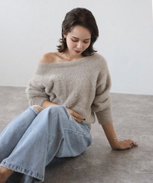 フェザーオフショルニットトップス