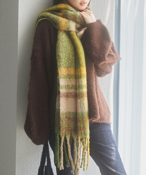 SAISON DE PAPILLON(セゾンドパピヨン)の「大判タイプなチェック柄マフラー(マフラー・レディース・ベージュ/ブラック/グリーン/ブラウン・フリー)」の4枚目の写真