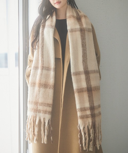 SAISON DE PAPILLON(セゾンドパピヨン)の「大判タイプなチェック柄マフラー(マフラー・レディース・ベージュ/ブラック/グリーン/ブラウン・フリー)」の14枚目の写真