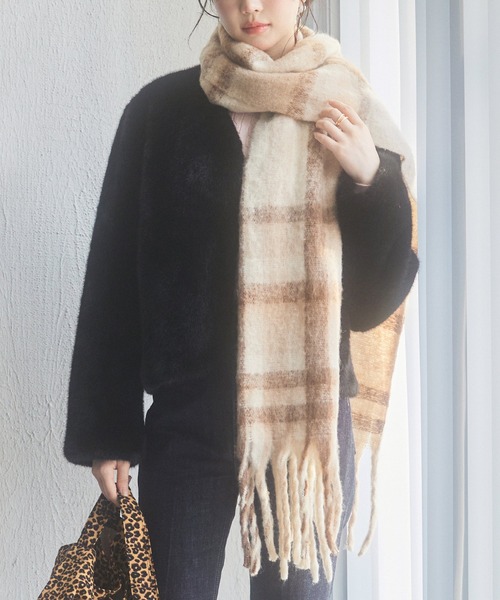 SAISON DE PAPILLON(セゾンドパピヨン)の「大判タイプなチェック柄マフラー(マフラー・レディース・ベージュ/ブラック/グリーン/ブラウン・フリー)」の17枚目の写真
