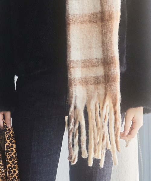 SAISON DE PAPILLON(セゾンドパピヨン)の「大判タイプなチェック柄マフラー(マフラー・レディース・ベージュ/ブラック/グリーン/ブラウン・フリー)」の22枚目の写真