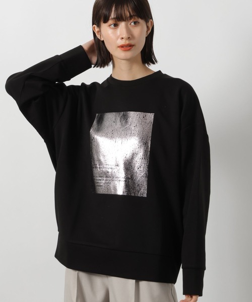 LAKOLE（ラコレ）の「箔プリント裏起毛プルオーバー / 240572（スウェット・レディース・ブラック/オフホワイト/グレー・FREE）」の2枚目の写真