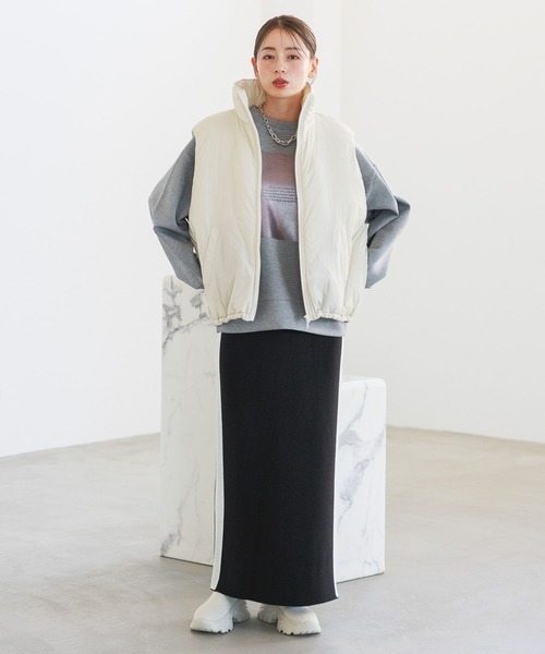 LAKOLE（ラコレ）の「箔プリント裏起毛プルオーバー / 240572（スウェット・レディース・ブラック/オフホワイト/グレー・FREE）」の7枚目の写真