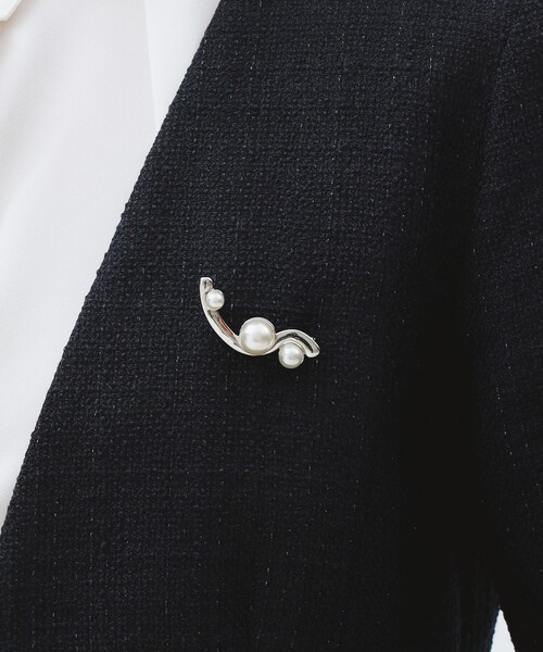 B:MING by BEAMS（ビーミングバイビームス）の「【セレモニー・フォーマル】メタル パール ブローチ（ブローチ/コサージュ・レディース・ゴールド/シルバー・ONE SIZE）」の2枚目の写真