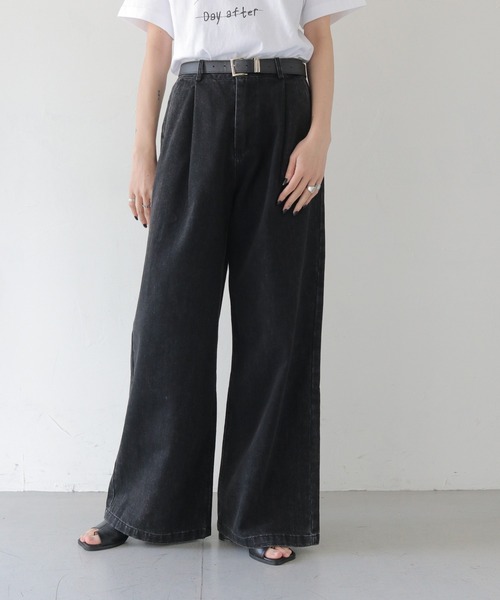 cheriella（シェリエラ）の「【HER CLOSET×cheriella】ハイウエストタックワイドデニムパンツ HIGH WAIST TUCK WIDE DENIM PANTS（デニムパンツ・レディース・ブラック/インディゴブルー・L/M/S）」の3枚目の写真
