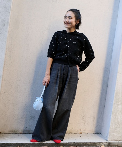 emmi(エミ)の「リサイクルコットンタックデニムパンツ(デニムパンツ・レディース・ブラック/インディゴブルー・0/1)」の1枚目の写真