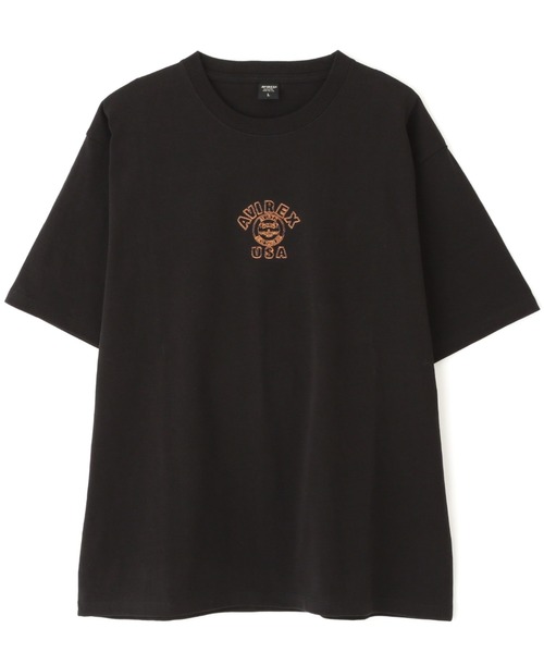 AVIREX(アヴィレックス)の「《WEB&DEPOT限定》ONE POINT EMB T-SHIRT"VARSITY LOGO" / ワンポイントロゴ 刺繍 半袖Tシャツ / AVIREX / アヴィレックス(Tシャツ/カットソー・メンズ・ホワイト/ブラック/ダークグリーン/ピンク・MEDIUM/LARGE/X-LARGE/XX-LARGE)」の3枚目の写真