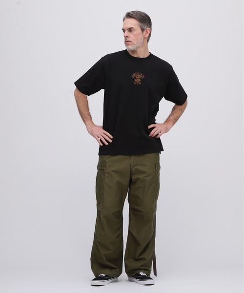 AVIREX(アヴィレックス)の「《WEB&DEPOT限定》ONE POINT EMB T-SHIRT"VARSITY LOGO" / ワンポイントロゴ 刺繍 半袖Tシャツ / AVIREX / アヴィレックス(Tシャツ/カットソー・メンズ・ホワイト/ブラック/ダークグリーン/ピンク・MEDIUM/LARGE/X-LARGE/XX-LARGE)」の19枚目の写真