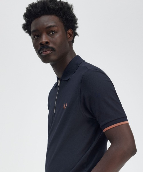 FRED PERRY（フレッドペリー）の「Crepe Pique Zip Neck Polo Shirt／クレープピケジップネックポロシャツ（ポロシャツ・メンズ・ネイビー/ベージュ/サックスブルー・M/L）」の4枚目の写真