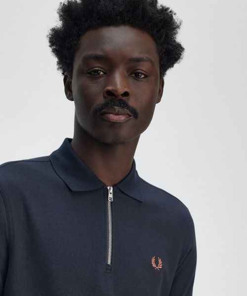 FRED PERRY（フレッドペリー）の「Crepe Pique Zip Neck Polo Shirt／クレープピケジップネックポロシャツ（ポロシャツ・メンズ・ネイビー/ベージュ/サックスブルー・M/L）」の5枚目の写真
