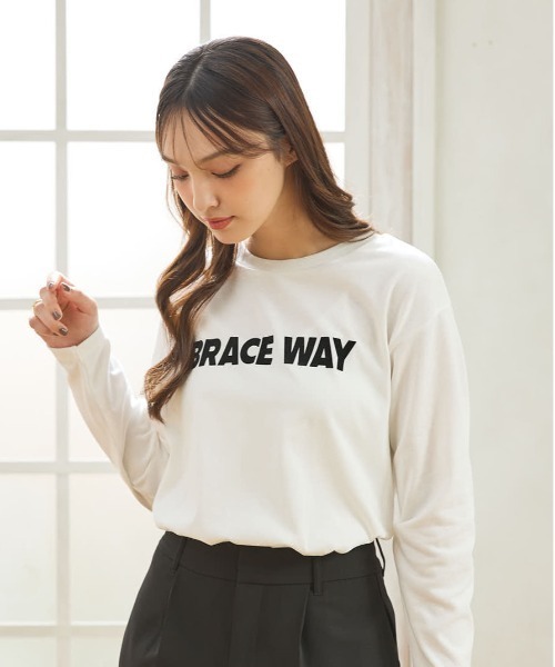 INGNI（イング）の「アソートロゴロングTシャツ（Tシャツ/カットソー・レディース・グレー系6/ブラック×ホワイト/ブラック×シルバー/ホワイト系その他2/ホワイト×シルバー/ブラック系その他/ホワイト×ブラック/ライトグレー系6/ベージュ系7・M）」の2枚目の写真
