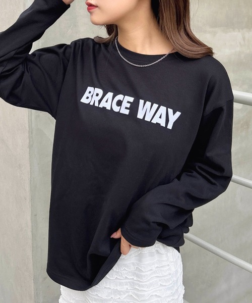 INGNI（イング）の「アソートロゴロングTシャツ（Tシャツ/カットソー・レディース・グレー系6/ブラック×ホワイト/ブラック×シルバー/ホワイト系その他2/ホワイト×シルバー/ブラック系その他/ホワイト×ブラック/ライトグレー系6/ベージュ系7・M）」の4枚目の写真