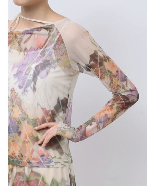LAGUNAMOON(ラグナムーン)の「【DELIGENCE PARLOURコラボ】アートフラワープリントシアートップス(Tシャツ/カットソー・レディース・ベージュ/ライトグレー・FREE)」の11枚目の写真
