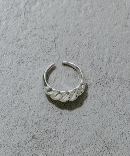 SMELLY（スメリー）の「ツイストボリュームリング（リング・レディース・シルバー・-）」の3枚目の写真