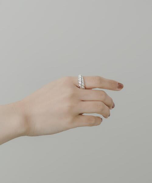 SMELLY（スメリー）の「ツイストボリュームリング（リング・レディース・シルバー・-）」の5枚目の写真