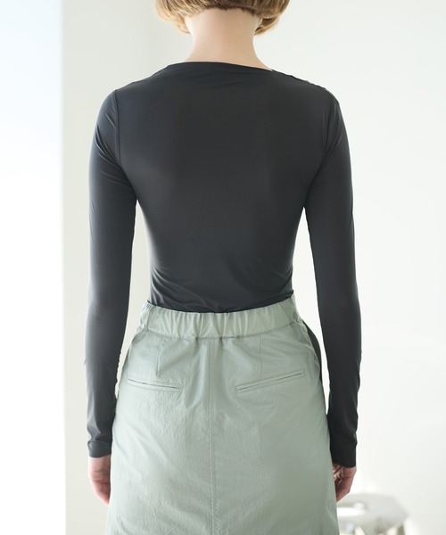 LE CIEL BLEU(ルシェルブルー)の「シルクアシンメトリーネックボディスーツ / Silky Asymmetric Neck Bodysuit(その他トップス・レディース・ブラウン/チャコールグレー・36)」の7枚目の写真