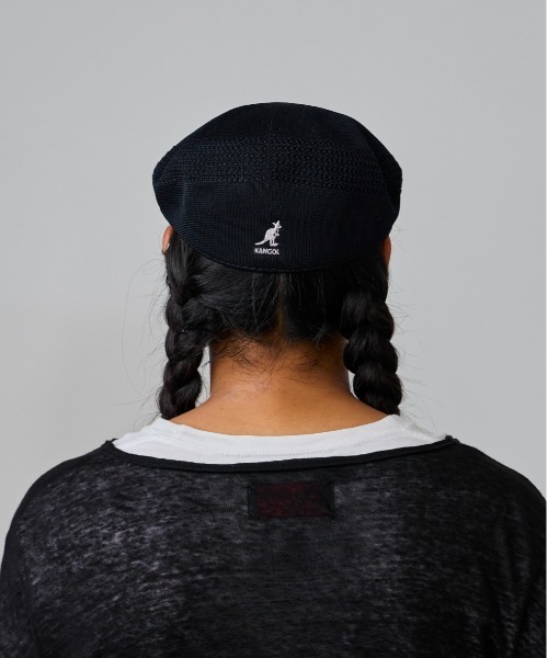 KANGOL(カンゴール)の「KANGOL TROPIC 504 VENTAIR / カンゴール(ハンチング/ベレー帽・レディース・ライトグリーン/オレンジ/ベージュ/ブラック/ピンク/ホワイト/ライトグレー/ブラック×ゴールド/ネイビー/レッド/ダークパープル/セージグリーン/ブルー・SMALL/XX-LARGE/X-LARGE/MEDIUM/LARGE)」の14枚目の写真