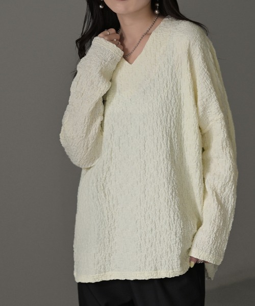 HUG.U(ハグユー)の「もちっと VネックドルマンロンT(Tシャツ/カットソー・レディース・ライトグレー/ブラック/カーキ/オフホワイト/レッド/スモークピンク/グレイッシュブルー/ブルー系その他/ホワイト系その他/レッド系その他/ブラック系その他/ブラウン系その他・FREE)」の3枚目の写真