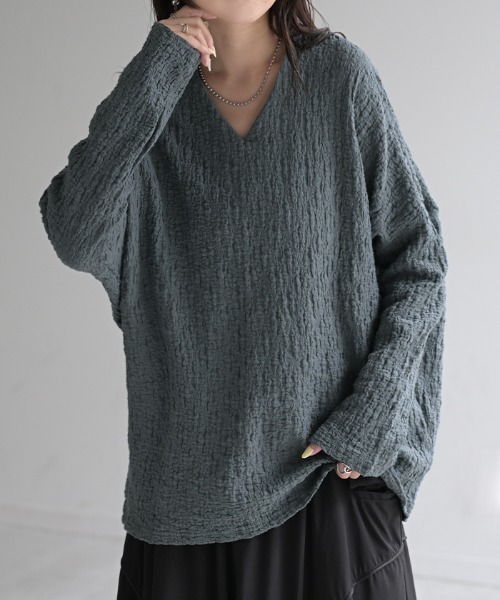 HUG.U(ハグユー)の「もちっと VネックドルマンロンT(Tシャツ/カットソー・レディース・ライトグレー/ブラック/カーキ/オフホワイト/レッド/スモークピンク/グレイッシュブルー/ブルー系その他/ホワイト系その他/レッド系その他/ブラック系その他/ブラウン系その他・FREE)」の9枚目の写真