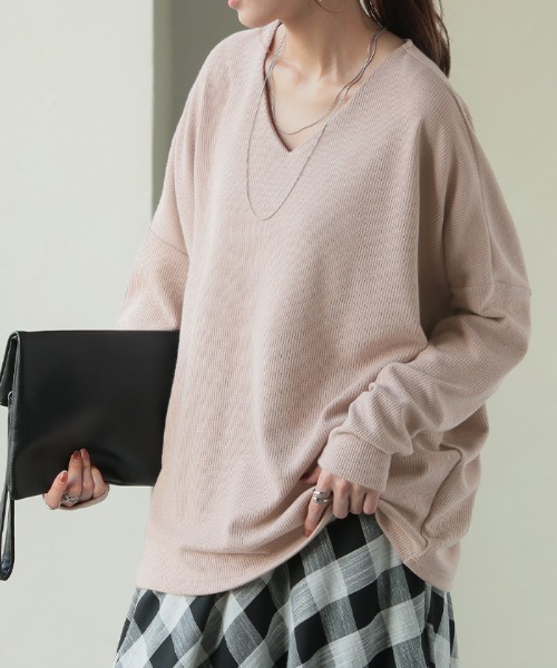 HUG.U(ハグユー)の「もちっと VネックドルマンロンT(Tシャツ/カットソー・レディース・ライトグレー/ブラック/カーキ/オフホワイト/レッド/スモークピンク/グレイッシュブルー/ブルー系その他/ホワイト系その他/レッド系その他/ブラック系その他/ブラウン系その他・FREE)」の11枚目の写真
