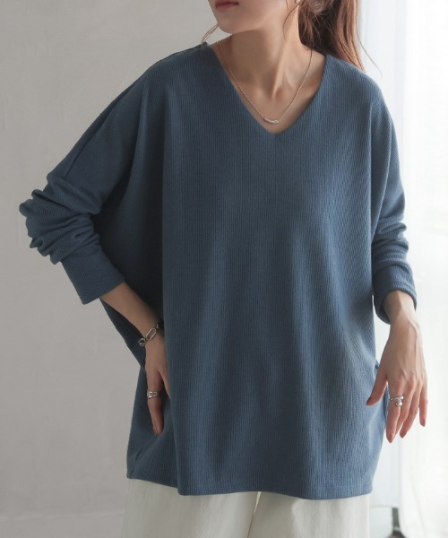 HUG.U(ハグユー)の「もちっと VネックドルマンロンT(Tシャツ/カットソー・レディース・ライトグレー/ブラック/カーキ/オフホワイト/レッド/スモークピンク/グレイッシュブルー/ブルー系その他/ホワイト系その他/レッド系その他/ブラック系その他/ブラウン系その他・FREE)」の10枚目の写真