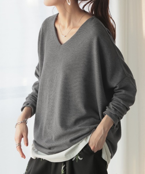 HUG.U(ハグユー)の「もちっと VネックドルマンロンT(Tシャツ/カットソー・レディース・ライトグレー/ブラック/カーキ/オフホワイト/レッド/スモークピンク/グレイッシュブルー/ブルー系その他/ホワイト系その他/レッド系その他/ブラック系その他/ブラウン系その他・FREE)」の6枚目の写真