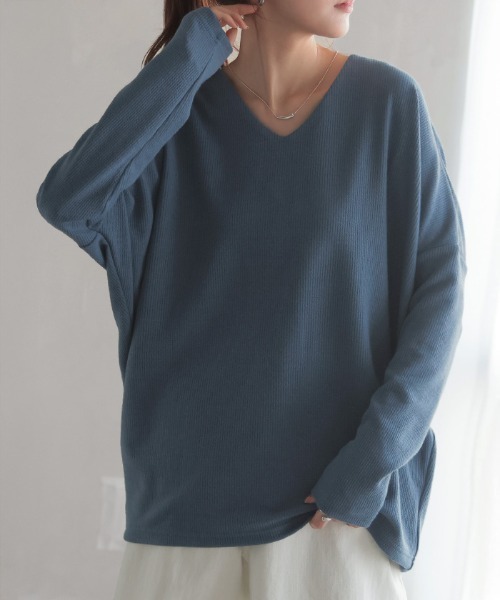 HUG.U(ハグユー)の「もちっと VネックドルマンロンT(Tシャツ/カットソー・レディース・ライトグレー/ブラック/カーキ/オフホワイト/レッド/スモークピンク/グレイッシュブルー/ブルー系その他/ホワイト系その他/レッド系その他/ブラック系その他/ブラウン系その他・FREE)」の18枚目の写真