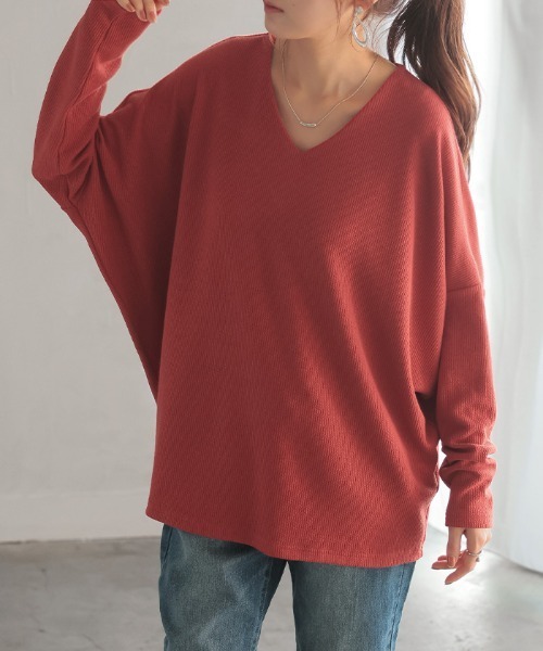 HUG.U(ハグユー)の「もちっと VネックドルマンロンT(Tシャツ/カットソー・レディース・ライトグレー/ブラック/カーキ/オフホワイト/レッド/スモークピンク/グレイッシュブルー/ブルー系その他/ホワイト系その他/レッド系その他/ブラック系その他/ブラウン系その他・FREE)」の13枚目の写真