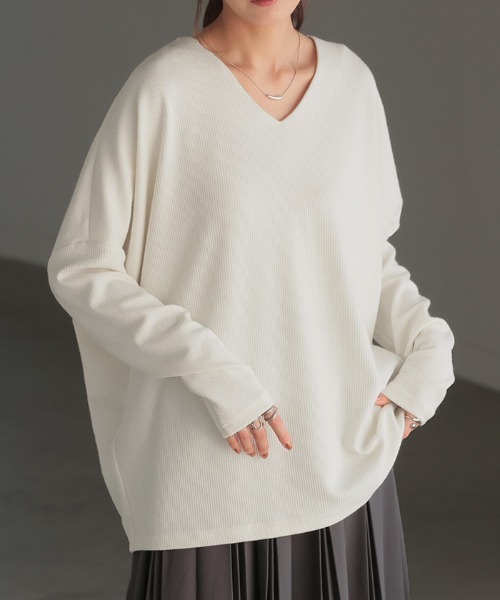 HUG.U(ハグユー)の「もちっと VネックドルマンロンT(Tシャツ/カットソー・レディース・ライトグレー/ブラック/カーキ/オフホワイト/レッド/スモークピンク/グレイッシュブルー/ブルー系その他/ホワイト系その他/レッド系その他/ブラック系その他/ブラウン系その他・FREE)」の16枚目の写真