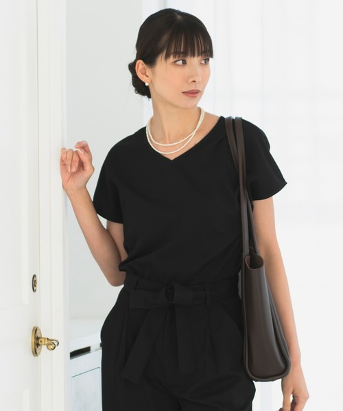 Rebloom(リブルーム Rebloom Reb loom)の「【セットアップ対応/洗える/セレモニースーツ】プルオーバーVネック半袖トップス 単品(シャツ/ブラウス・レディース・ネイビー/ベージュ/ブラック・M/S/L)」の2枚目の写真