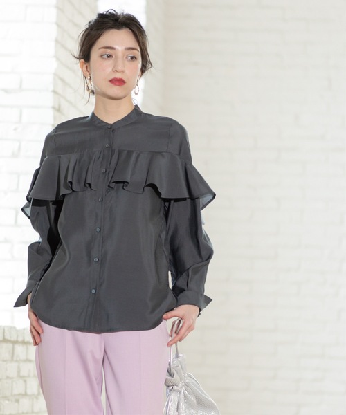 OPAQUE.CLIP（オペークドットクリップ）の「シアーフリルブラウス【洗濯機洗い可】（シャツ/ブラウス・レディース・ライトブルー/ナチュラル/チャコールグレー・42/40/38）」の4枚目の写真