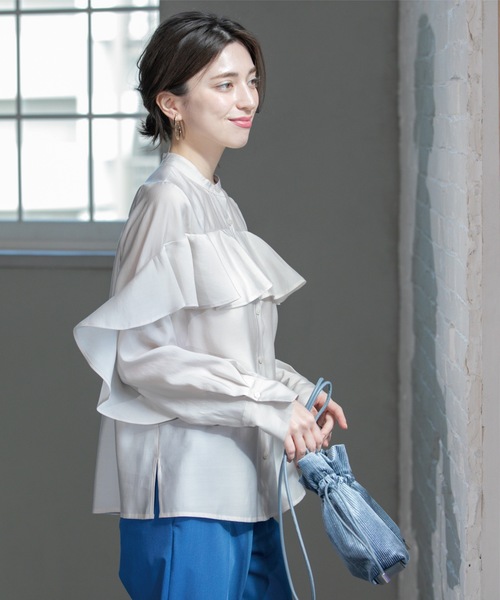 OPAQUE.CLIP（オペークドットクリップ）の「シアーフリルブラウス【洗濯機洗い可】（シャツ/ブラウス・レディース・ライトブルー/ナチュラル/チャコールグレー・42/40/38）」の10枚目の写真