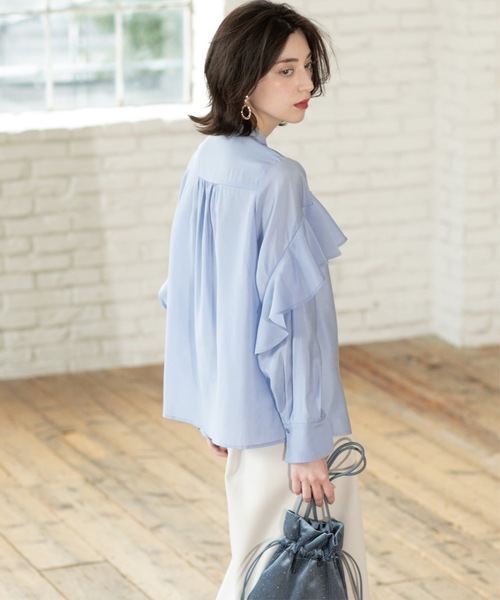 OPAQUE.CLIP（オペークドットクリップ）の「シアーフリルブラウス【洗濯機洗い可】（シャツ/ブラウス・レディース・ライトブルー/ナチュラル/チャコールグレー・42/40/38）」の21枚目の写真
