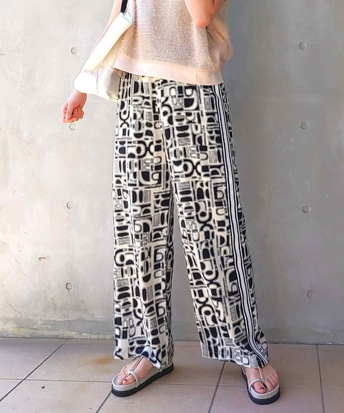 Q（キュー）の「プリントサイドラインパンツ（その他パンツ・レディース・ブラウン系/ブラック系・MEDIUM）」の6枚目の写真