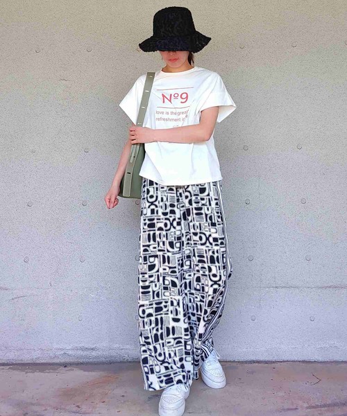 Q（キュー）の「プリントサイドラインパンツ（その他パンツ・レディース・ブラウン系/ブラック系・MEDIUM）」の10枚目の写真