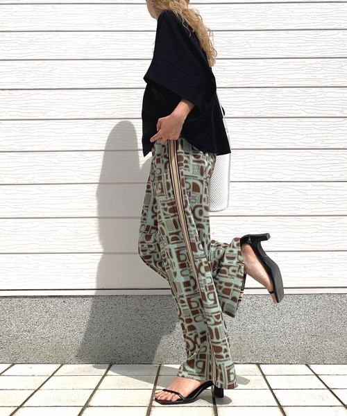 Q（キュー）の「プリントサイドラインパンツ（その他パンツ・レディース・ブラウン系/ブラック系・MEDIUM）」の17枚目の写真