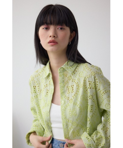AZUL by moussy（アズールバイマウジー）の「コットンレースクロップドシャツ（シャツ/ブラウス・レディース・ブラック/アイボリー/ライム・FREE）」の13枚目の写真