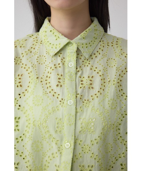 AZUL by moussy（アズールバイマウジー）の「コットンレースクロップドシャツ（シャツ/ブラウス・レディース・ブラック/アイボリー/ライム・FREE）」の7枚目の写真