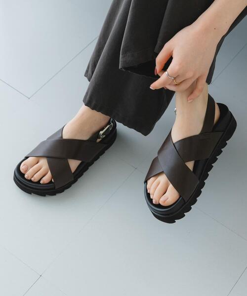 RODE SKO(ロデスコ)の「フットベッドクロスサンダル(サンダル・レディース・ブラック/ブラウン・36/37/38)」の8枚目の写真