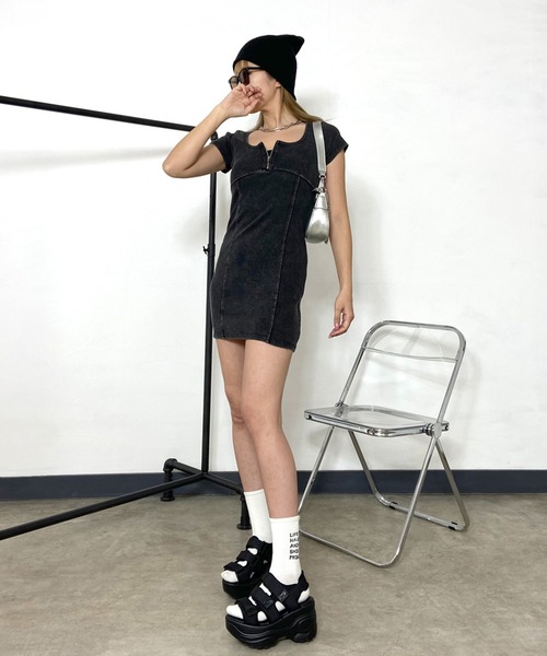 non-hedge(ノンヘッジ)の「ジップ切替ミニワンピース(ワンピース・レディース・グレー/ブラック・FREE)」の3枚目の写真