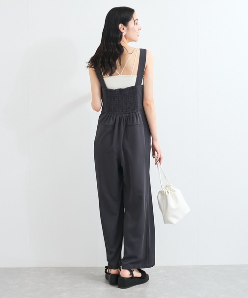 VIS（ビス）の「フロントタックデザインサロペット/オールインワン（サロペット/オーバーオール・レディース・ベージュ/チャコールグレー・FREE）」の8枚目の写真