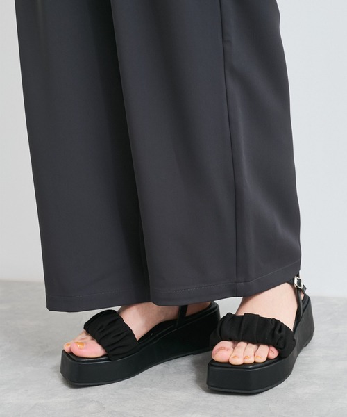 VIS（ビス）の「フロントタックデザインサロペット/オールインワン（サロペット/オーバーオール・レディース・ベージュ/チャコールグレー・FREE）」の15枚目の写真