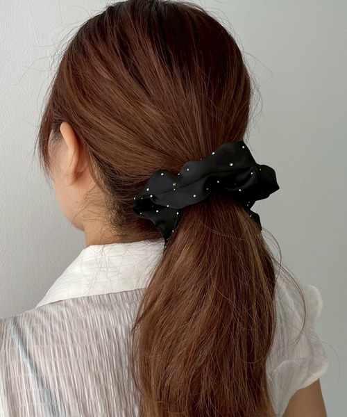 WEGO（ウィゴー）の「WEGO/ストーンシュシュ（シュシュ・レディース・ベージュ/シルバー/ライトピンク/ブラック・FREE）」の2枚目の写真