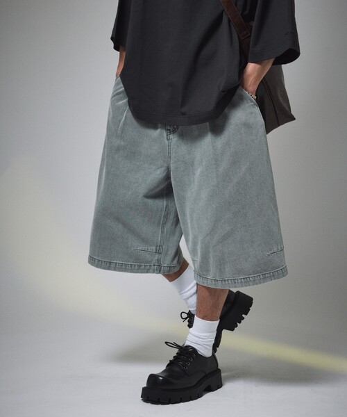 FREAK'S STORE(フリークスストア)の「限定展開 MR HEARTS/ミスターハーツ VINTAGE WASHED DENIM JORTS(デニムパンツ・メンズ・ライトブラック/インディゴブルー/ライトブルー/ブラック・LARGE/MEDIUM/SMALL)」の2枚目の写真