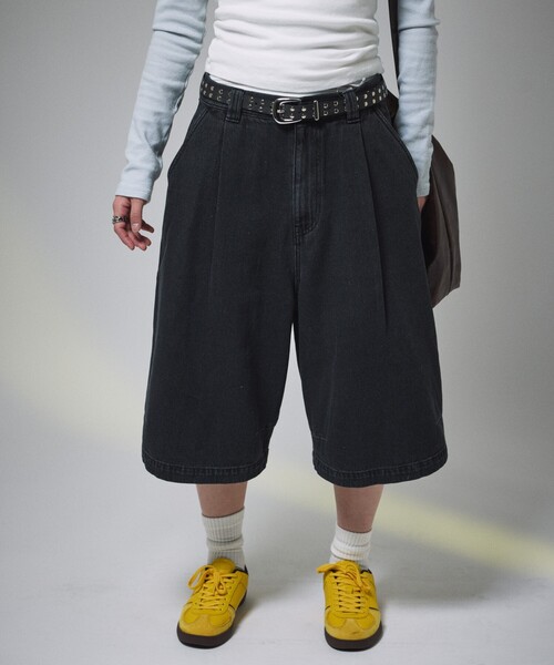 FREAK'S STORE(フリークスストア)の「限定展開 MR HEARTS/ミスターハーツ VINTAGE WASHED DENIM JORTS(デニムパンツ・メンズ・ライトブラック/インディゴブルー/ライトブルー/ブラック・LARGE/MEDIUM/SMALL)」の1枚目の写真