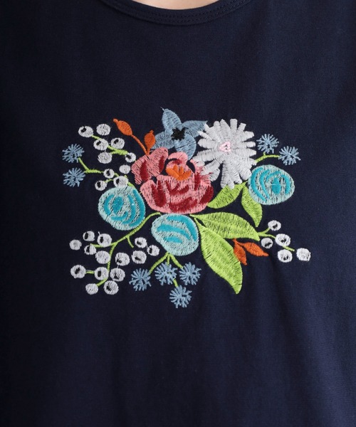 花ビーズ刺繍タンクトップ　emago レディース トップス ナチュラル カジュアル 北欧 大人の EMAGO 花ビーズ刺繍タンクトップ（タンクトップ）｜Emago