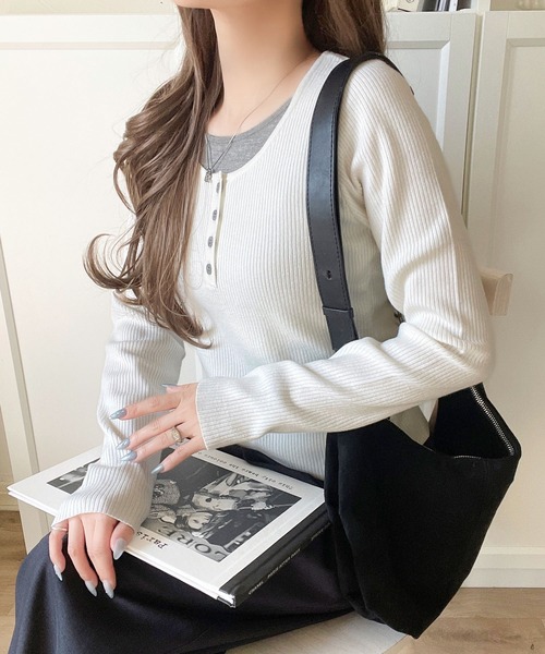 classicalelf(クラシカルエルフ)の「大人のカジュアルを格上げ。ヘンリーネック フェイクレイヤード ニットプルオーバー(ニット/セーター・レディース・チャコール/オフホワイト/ブラック/カーキ/アイボリー・X-LARGE/SMALL/MEDIUM/LARGE)」の13枚目の写真