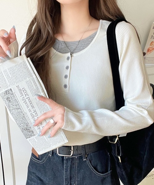 classicalelf(クラシカルエルフ)の「大人のカジュアルを格上げ。ヘンリーネック フェイクレイヤード ニットプルオーバー(ニット/セーター・レディース・チャコール/オフホワイト/ブラック/カーキ/アイボリー・X-LARGE/SMALL/MEDIUM/LARGE)」の6枚目の写真